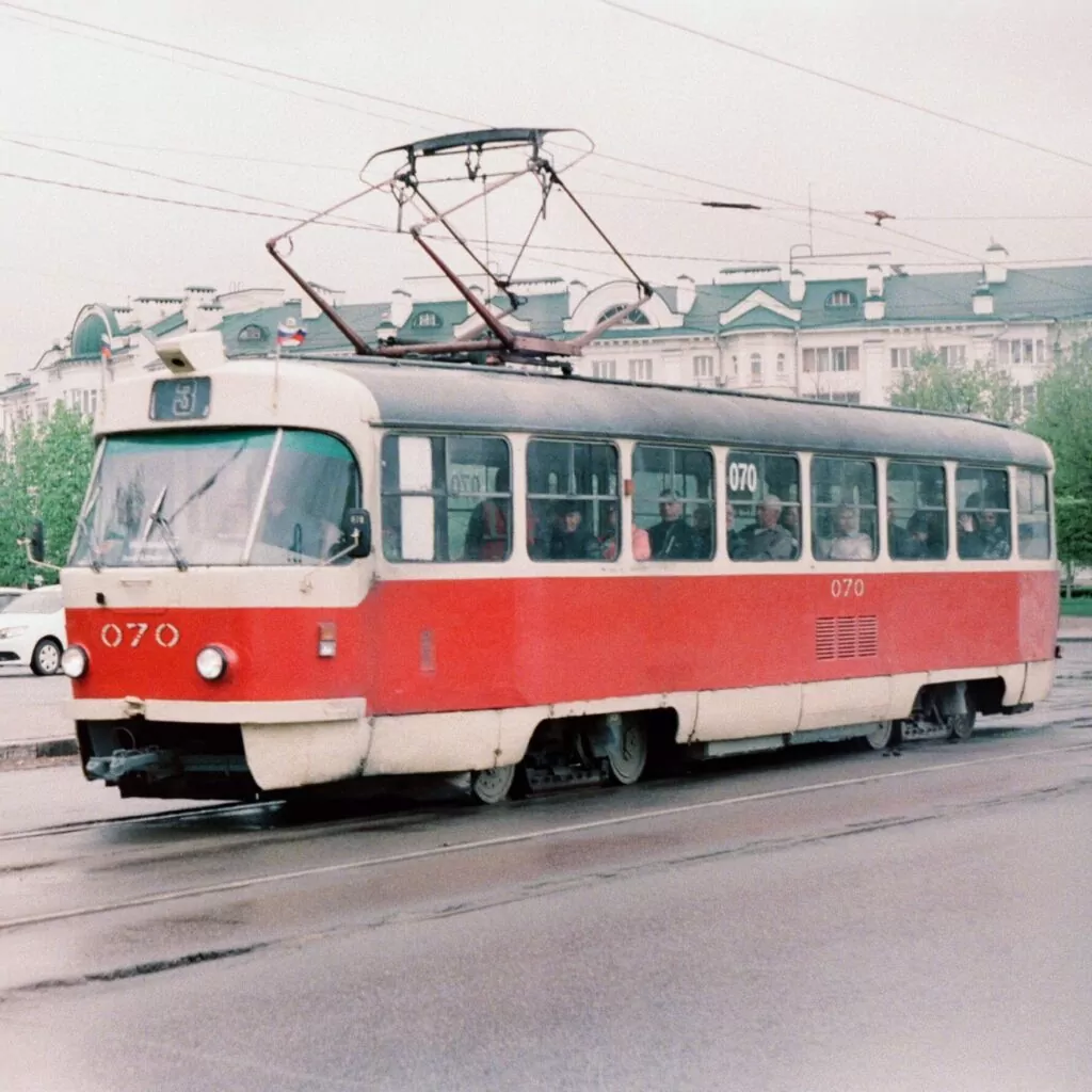 z tramvaje (from the tram)